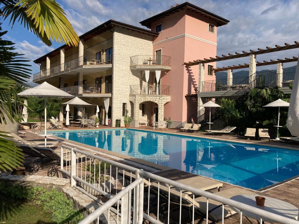 Residenza Le Due Torri Aparthotel Riva del Garda Exterior photo