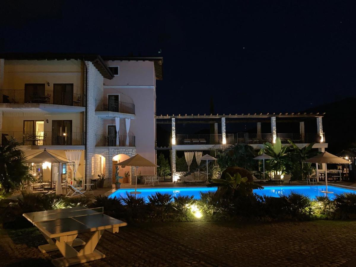 Residenza Le Due Torri Aparthotel Riva del Garda Exterior photo