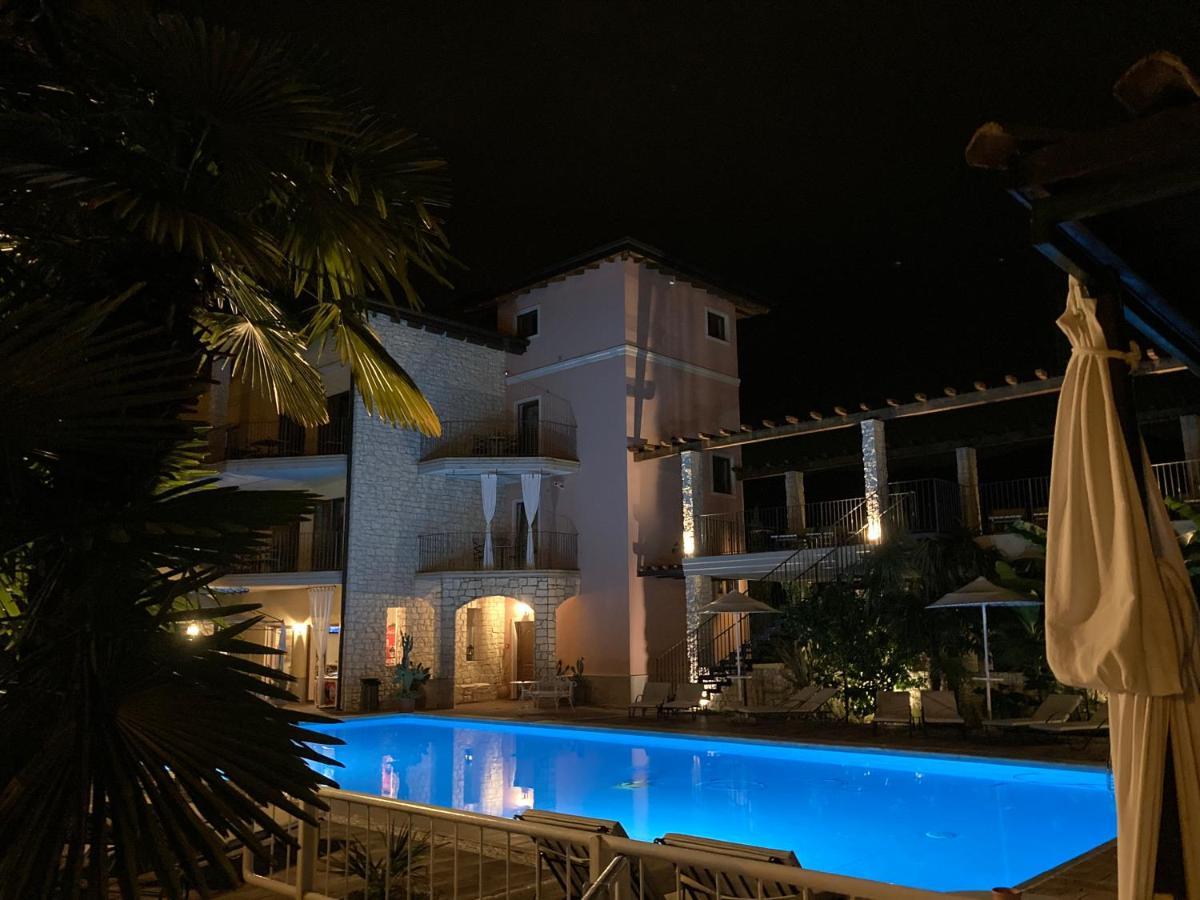 Residenza Le Due Torri Aparthotel Riva del Garda Exterior photo