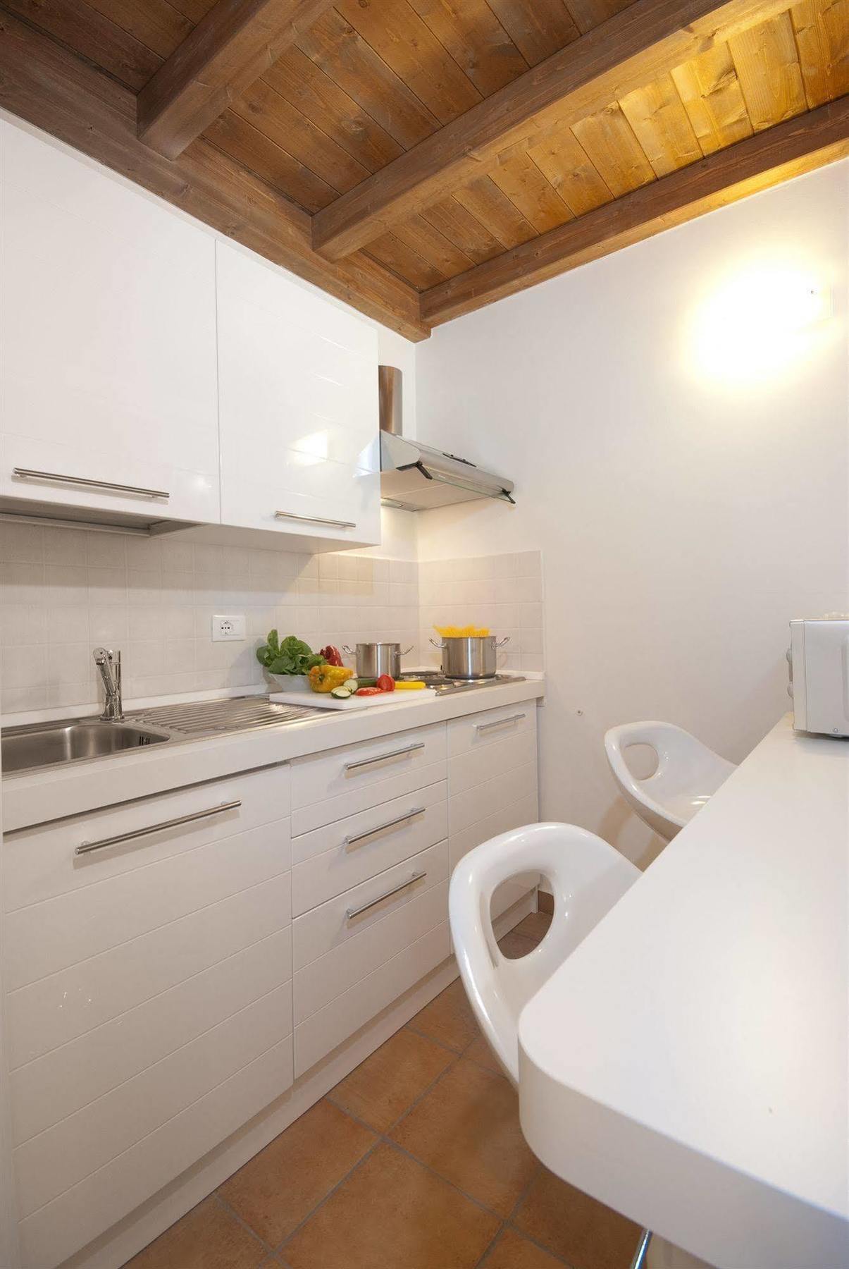 Residenza Le Due Torri Aparthotel Riva del Garda Exterior photo